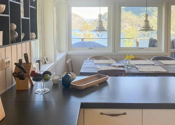 Casa de Férias Family With View Over Fjord, Mountain, Wood *